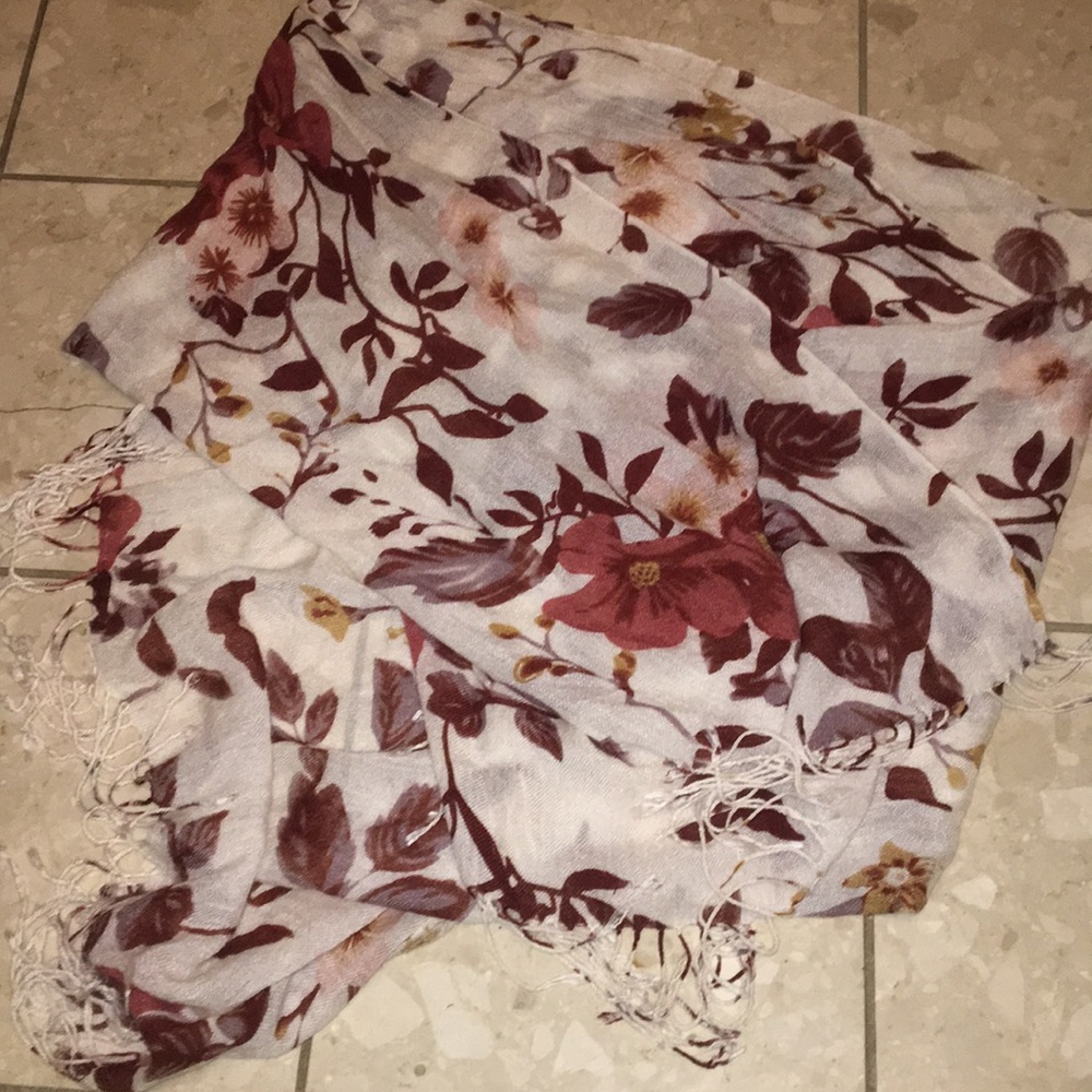 NEVER WORN cream flower soft scarf